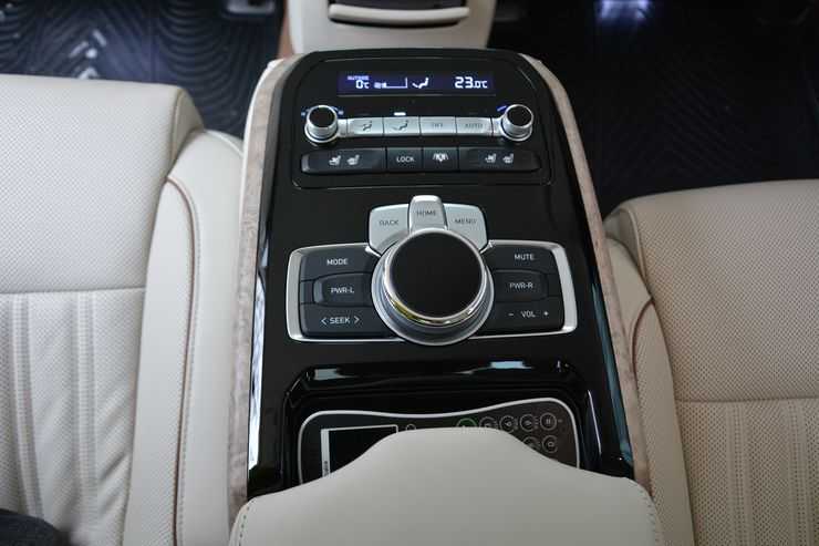 «Кореец» по-пацански: тест-драйв Genesis G90