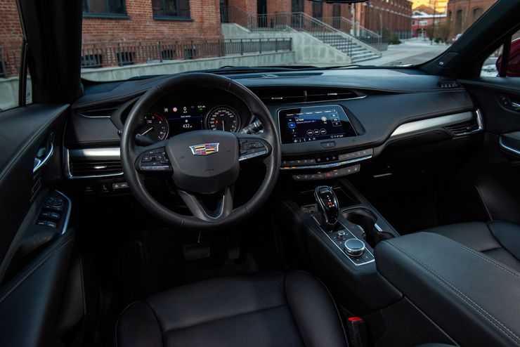 Младший брат: первый тест-драйв нового кроссовера Cadillac XT4