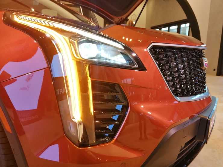 Младший брат: первый тест-драйв нового кроссовера Cadillac XT4