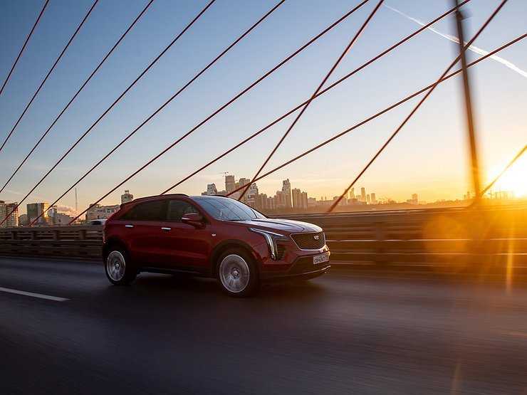 Названы цены на кроссовер Cadillac XT4