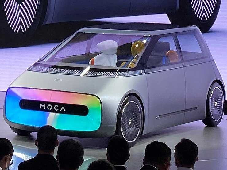 Новая модель GAC получила огромный «телевизор» вместо переднего бампера