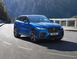 Новый Jaguar F-Pace SVR стал быстрее и маневреннее