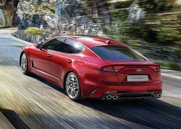 Новый KIA Stinger решили продавать со старыми моторами