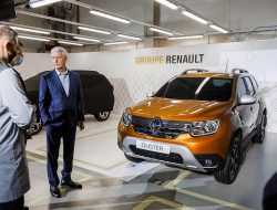 Новый Renault Duster первым показали Сергею Собянину