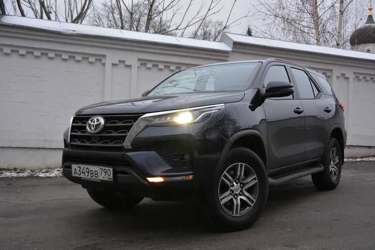 Олдскул на все деньги: тест-драйв обновленного внедорожника Toyota Fortuner