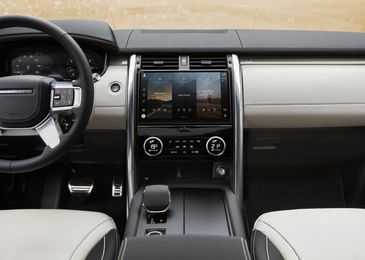 После обновления Land Rover Discovery подорожал на миллион рублей