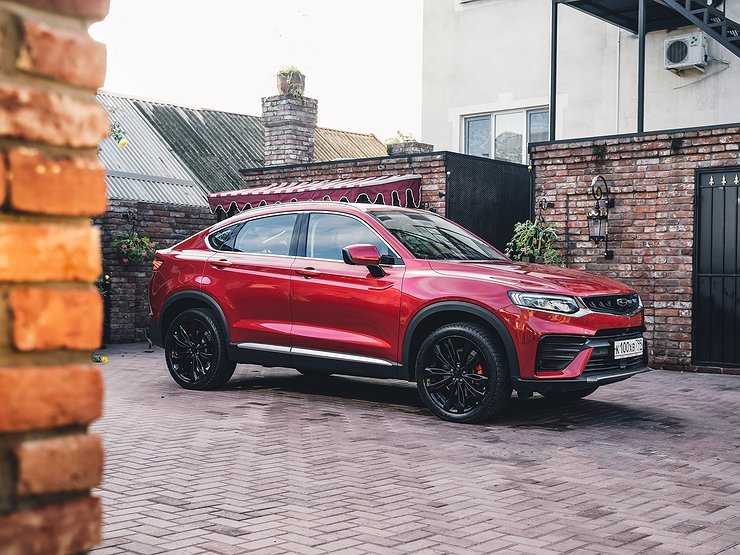 За премиум-кроссовером Geely Tugella в России выстроились очереди