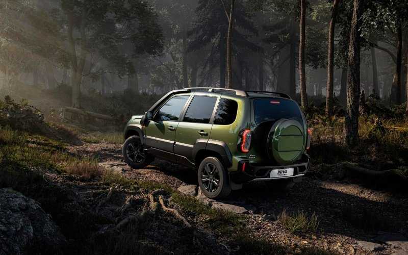 Возгорания, массовые отзывы и новый Duster. Главные автоновости недели