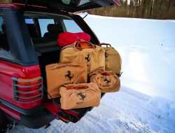 30-летние фирменные сумки Ferrari продали по цене новой Lada Granta