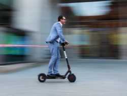 Власти Москвы назвали главные требования к водителям электросамокатов