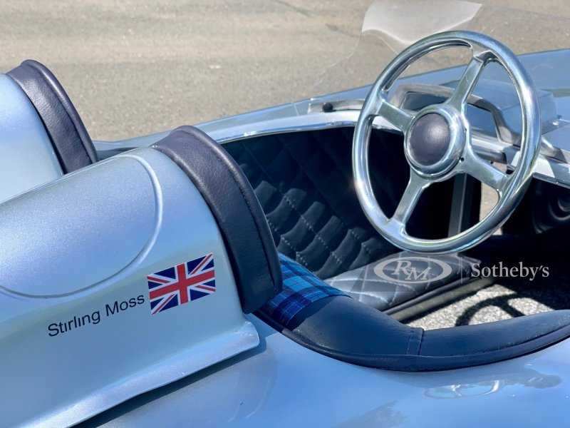 
            В Париже продают &laquo;детский&raquo; Mercedes-Benz 300 SLR, его максимум &mdash;&nbsp;24 км/ч
        