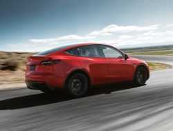 Илон Маск рассказал о планах разработать минивэн Tesla