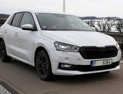 Новую Skoda Fabia сфотографировали с серийным кузовом без камуфляжа