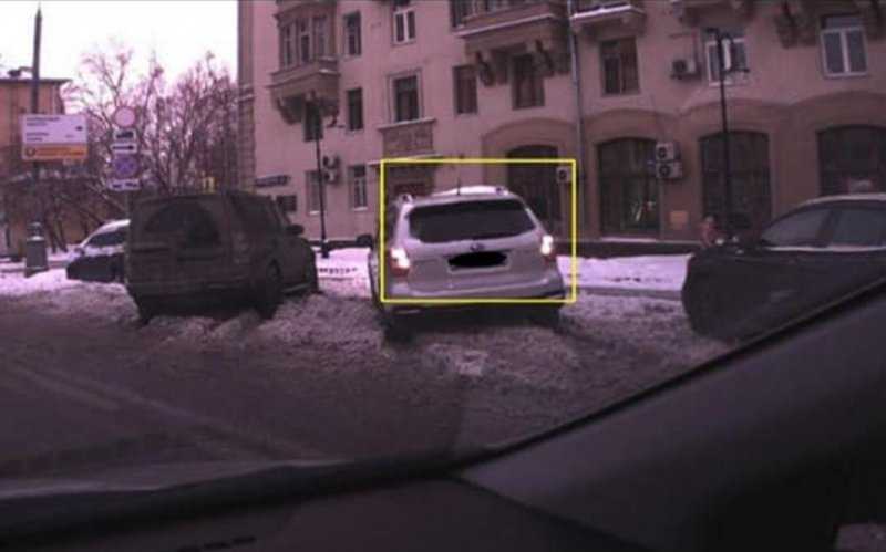 
            &laquo;Застряла, чудом никого не задела&raquo;: в Москве штрафуют за парковку в снегу
        