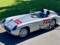 В Париже продают «детский» Mercedes-Benz 300 SLR, его максимум — 24 км/ч