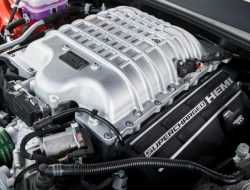 Босс Dodge объявил о скором отказе от моторов V8 Hellcat