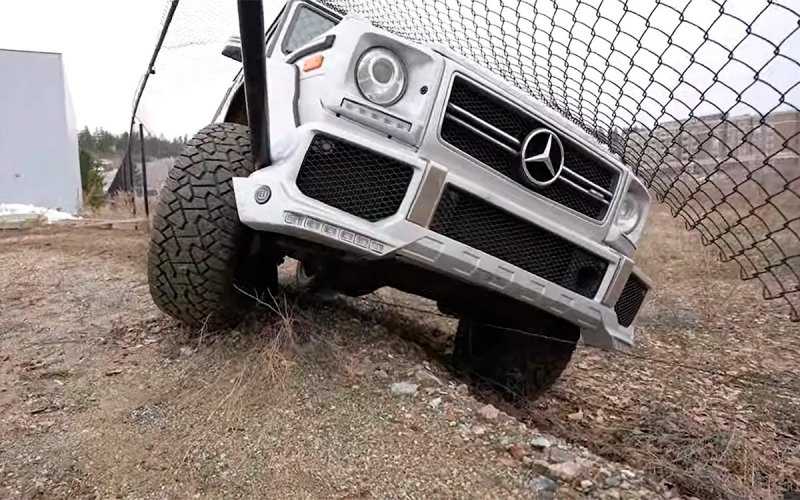 
            Mercedes-AMG G63 протаранил забор во время дрифта. Видео
        
