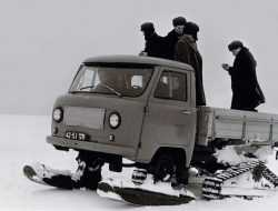 УАЗ показал «Буханку» на гусеницах и лыжах