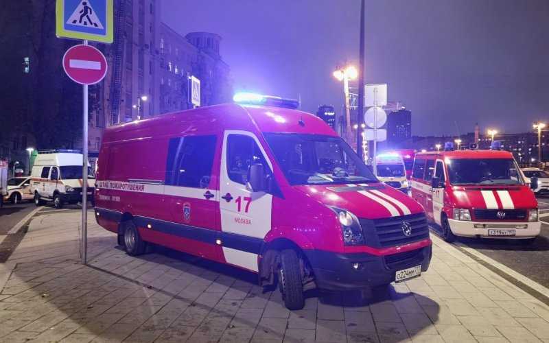 
            Машины скорой помощи и пожарных предлагают освободить от уплаты штрафов
        