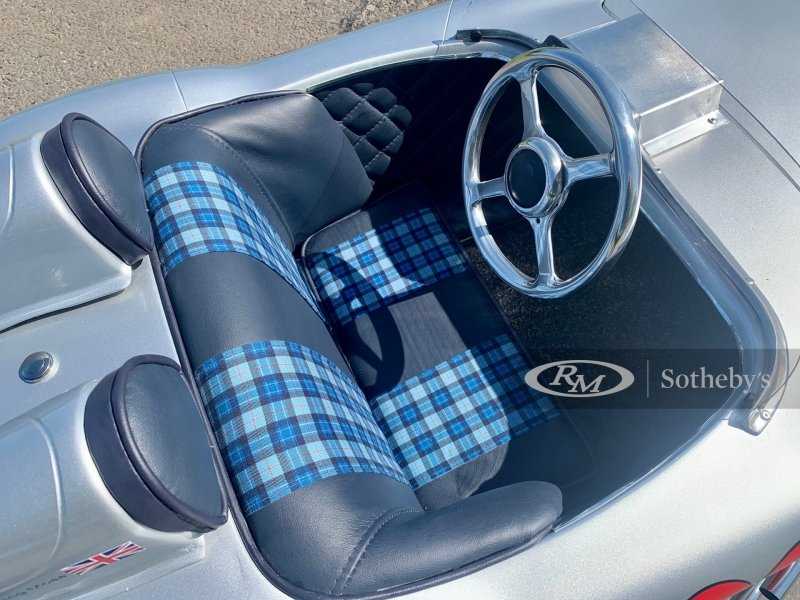 
            В Париже продают &laquo;детский&raquo; Mercedes-Benz 300 SLR, его максимум &mdash;&nbsp;24 км/ч
        