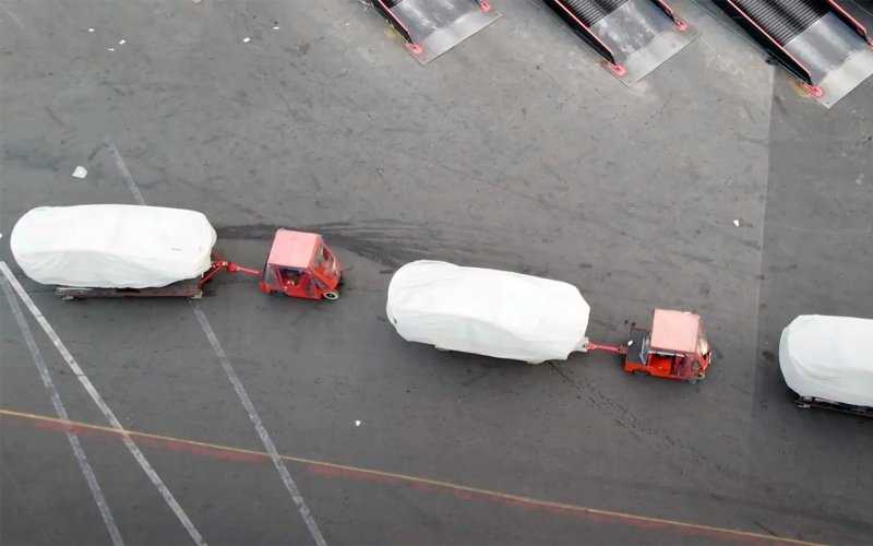 Дрон заснял секретные модели на заводе Tesla. Видео