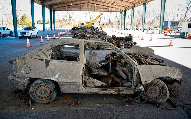 В США из озера и реки достали 40 автомобилей. Фото