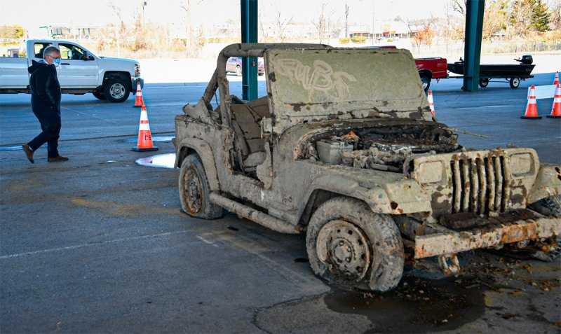 В США из озера и реки достали 40 автомобилей. Фото