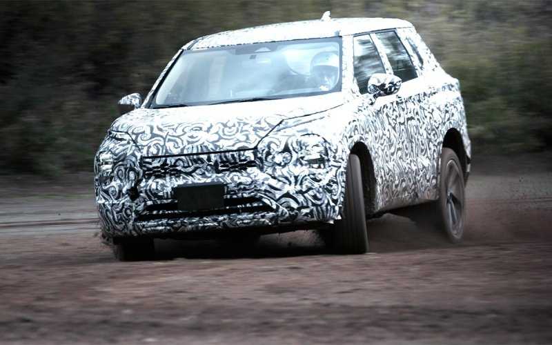 Новый Mitsubishi Outlander впервые показали на видео