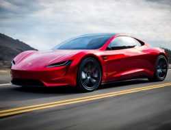 Илон Маск рассказал, когда появится Tesla Roadster