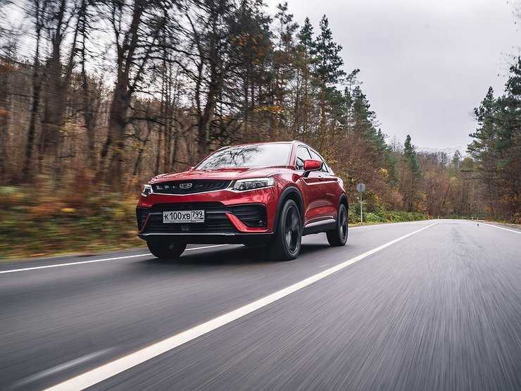 Кроссовер Geely Tugella получил в России более дешевую &laquo;люксовую&raquo; комплектацию