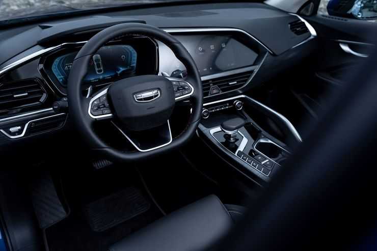 Кроссовер Geely Tugella получил в России более дешевую &laquo;люксовую&raquo; комплектацию