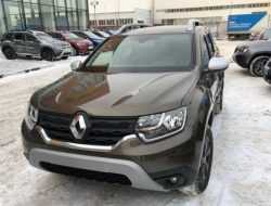 Новый Renault Duster сфотографировали в одном из московских автосалонов