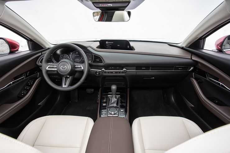 Первый тест-драйв кроссовера Mazda CX-30: драйва ради, кайфа для
