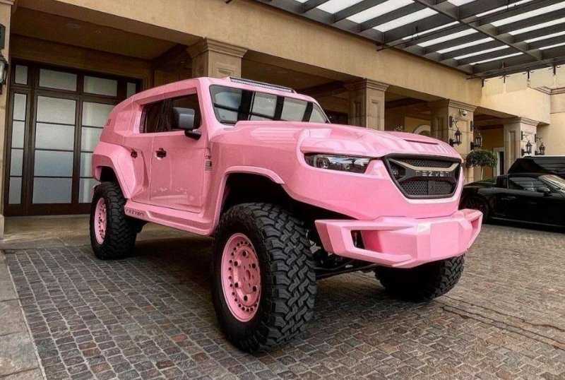 Посмотрите на розовый Rezvani Tank с лимонным салоном