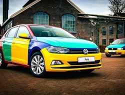 Посмотрите на Volkswagen Polo, который «скрасит серые будни»