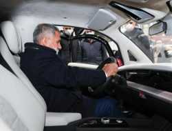 Президент Татарстана протестировал сити-кар «Кама-1» и обратился к Илону Маску