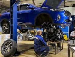 Синтепон, «рыжики» и хлипкая проводка: блогер разобрал тульский Haval F7