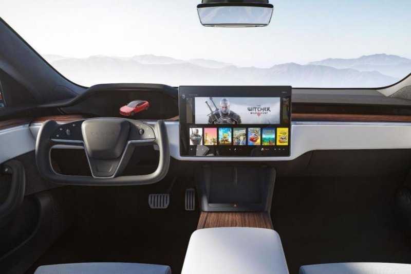 Суперседан BMW M5 CS, обновлённые MINI и Tesla со штурвалом: главное за неделю