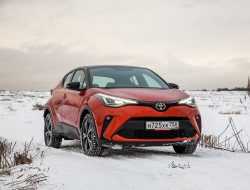 Тест-драйв обновленной Toyota C-HR: выбираем лучшие версию и мотор