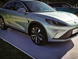 В Китае представили «убийцу» Tesla с запасом хода 708 километров