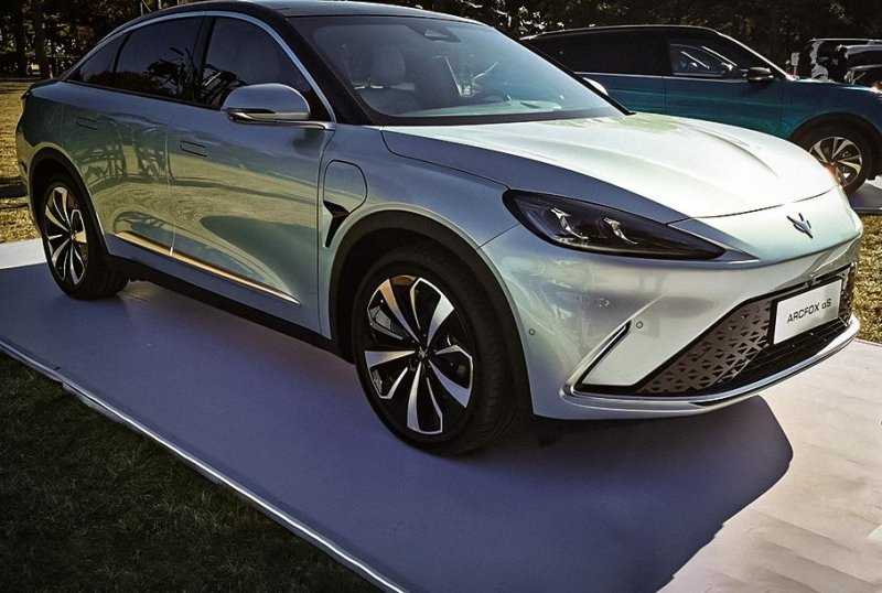 В Китае представили &laquo;убийцу&raquo; Tesla с запасом хода 708 километров