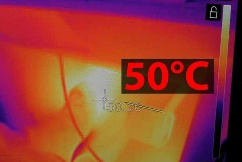 Видео: местами салон Tesla Model 3 прогревается до экстремальных температур