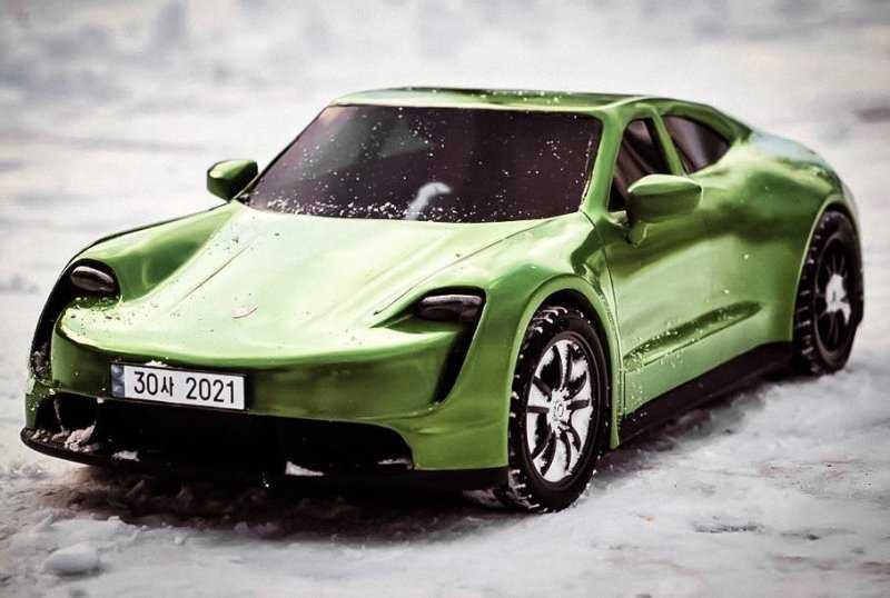 Видео: создание трехмерной пластиковой копии Porsche Taycan с помощью 3D-ручки