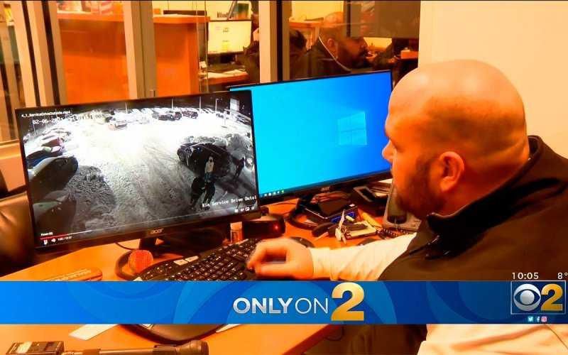 
            Массовый угон машин из автосалона попал на видео
        