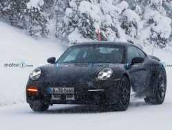 Вседорожную версию Porsche 911 сфотографировали на зимних испытаниях