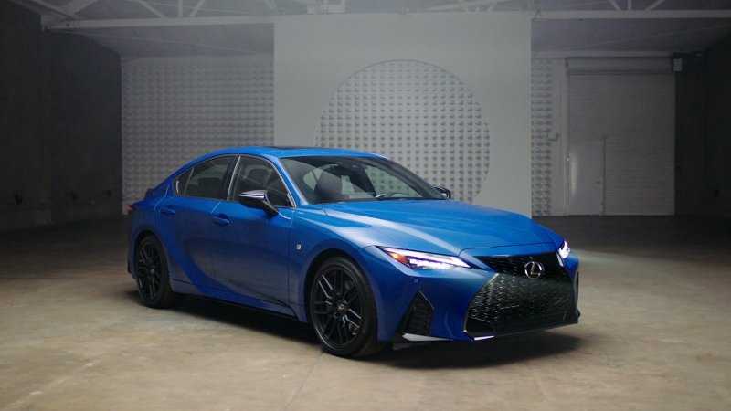 
            Lexus выпустил кроссовки, стилизованные под модель IS F Sport. Фото
        