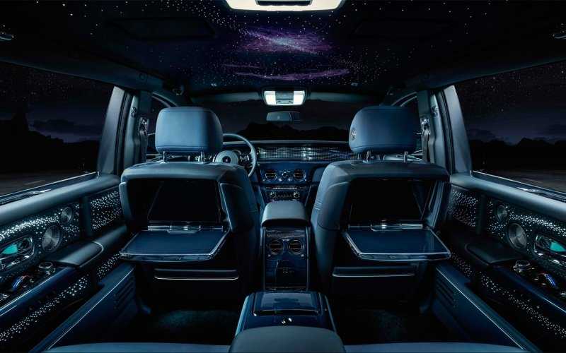 
            Rolls-Royce посвятил особый Phantom загадкам космоса и времени
        