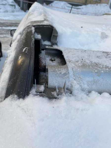 
            Москвичка показала, что осталось от машины после падения льда с крыши
        