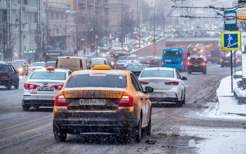 
            Власти Москвы заявили о трехкратном росте цен на такси во время снегопада
        