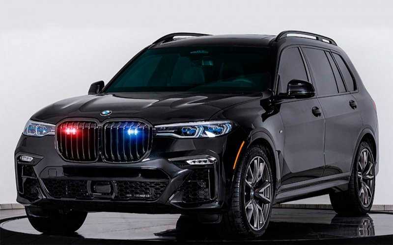 
            Кроссовер BMW X7 превратили в броневик. Видео
        